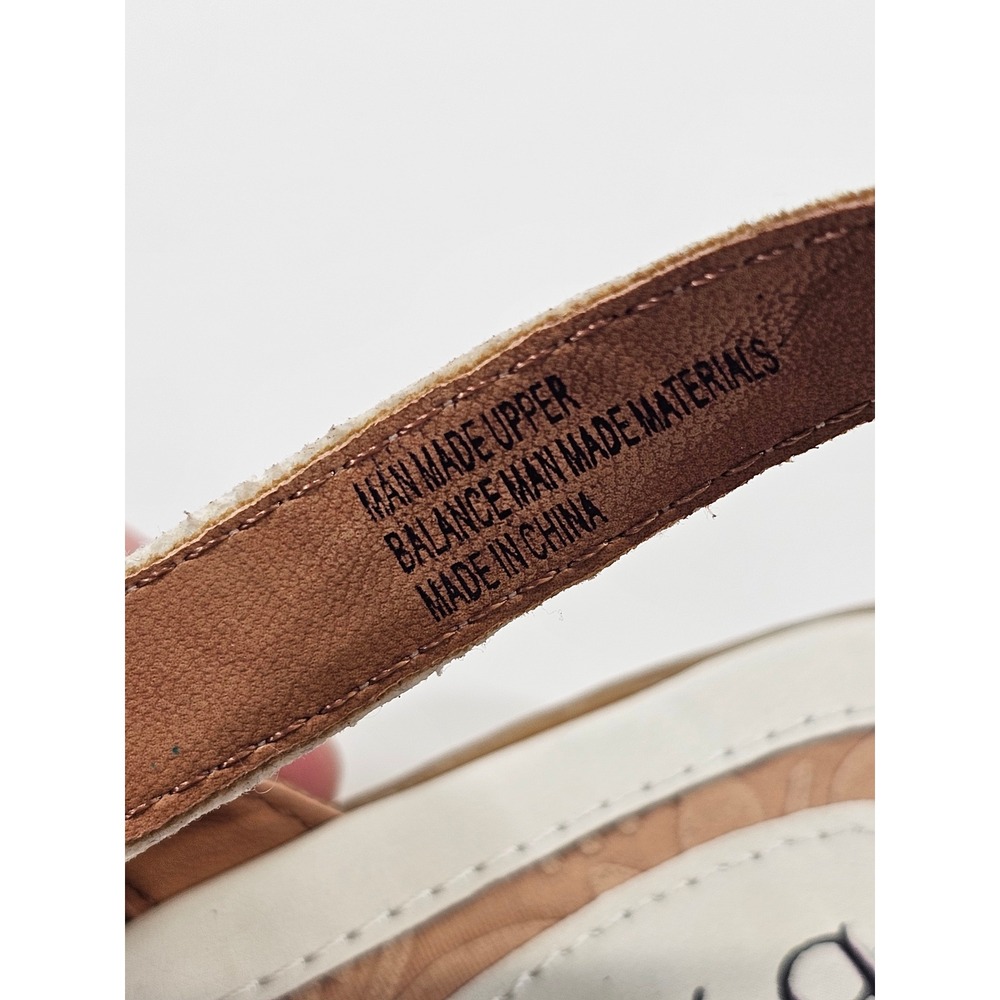 b.o.c. Strappy Thong Sandals Womens 9 White Solid Slingback Buckle Comfort EUC - Picture 7 of 8